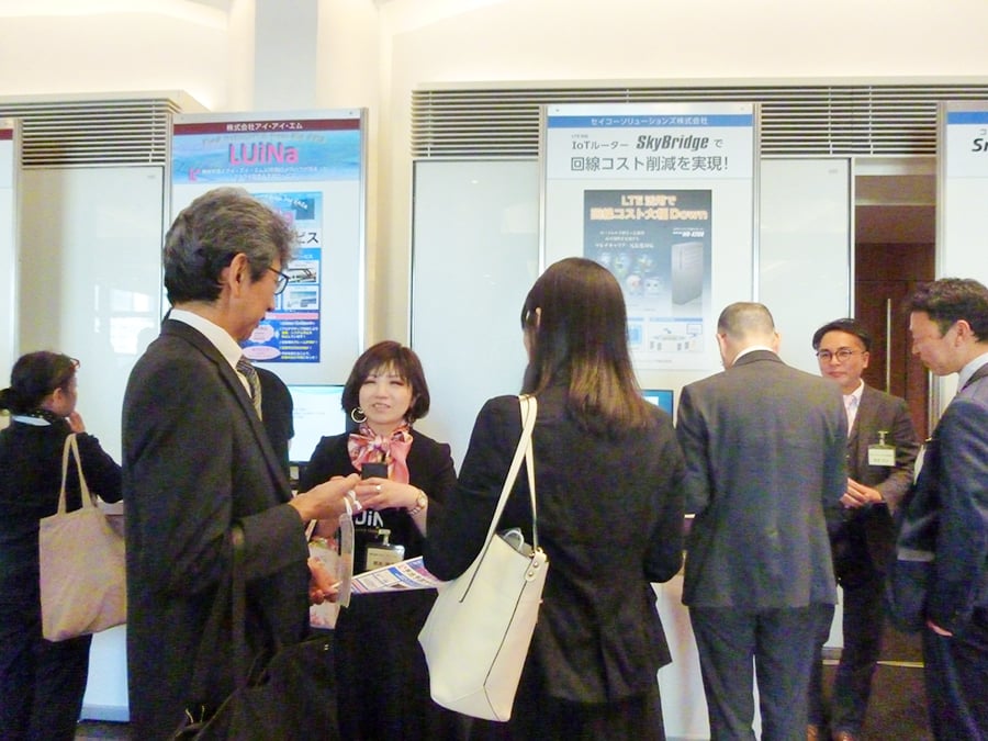 ホワイエ展示ブース